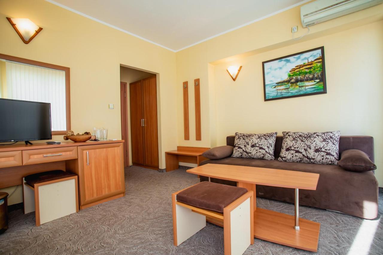 Hotel Dolphin Ravda Exteriör bild